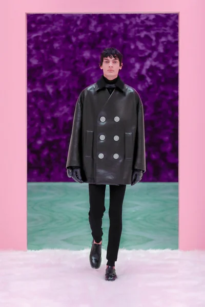 Look 28